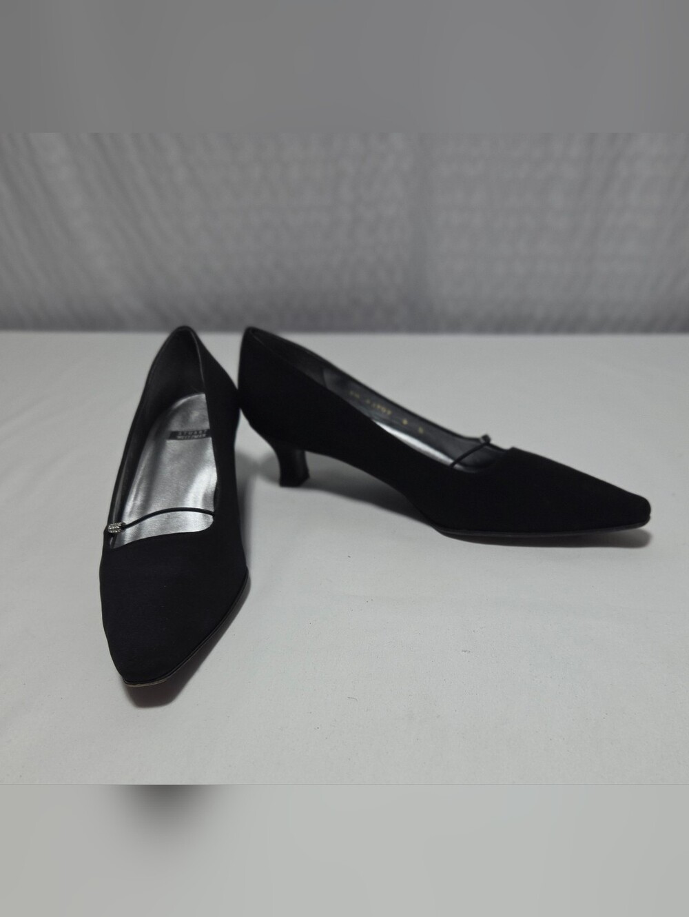 Stuart Weitzman Vintage Peau De Soie Evening Pumps. Size 8